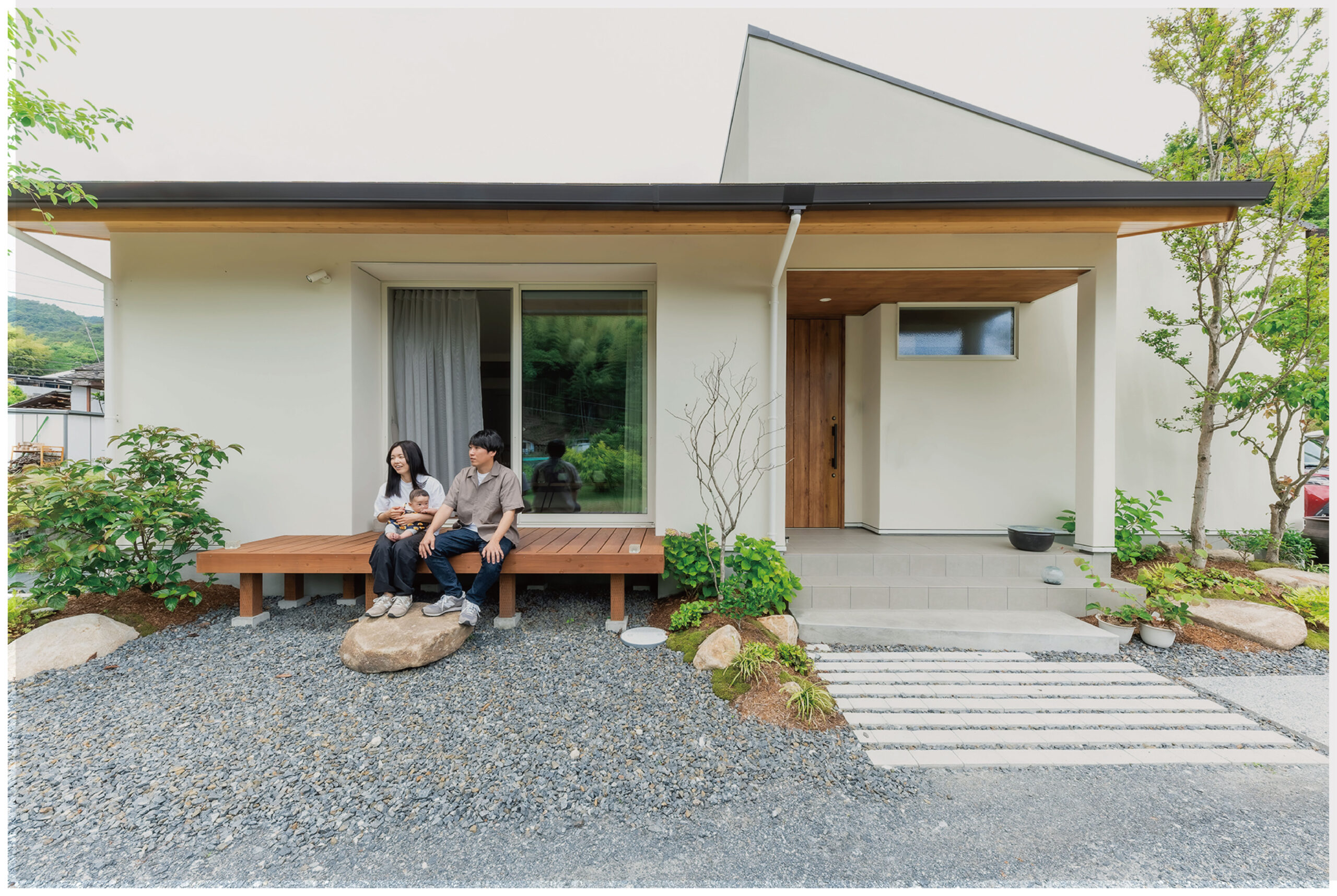 緑に囲まれた平屋の家で　ナチュラルな暮らしを楽しむ