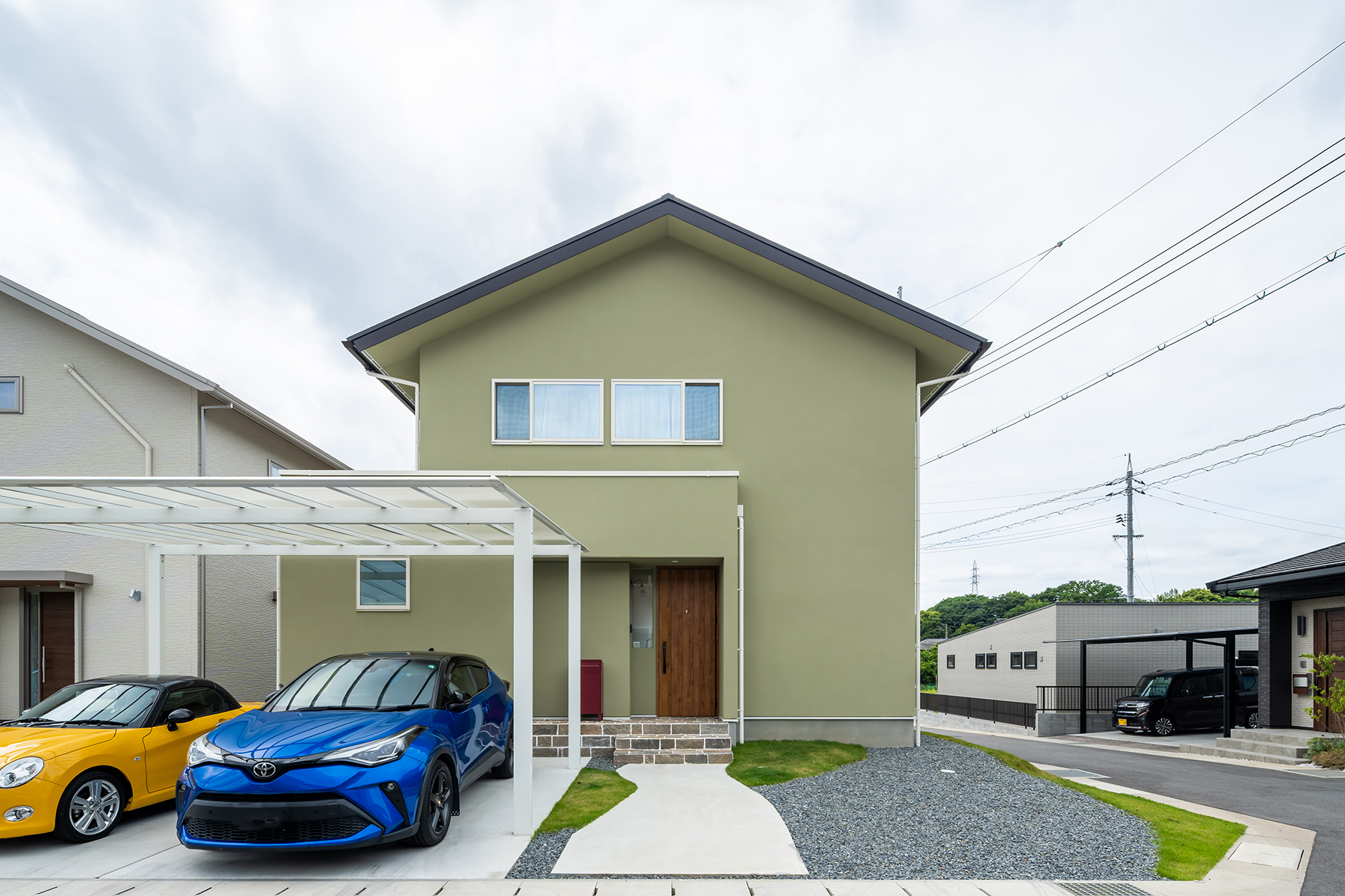 閑静な住宅街に馴染む、アースカラーの豊かさに満ちた住まい